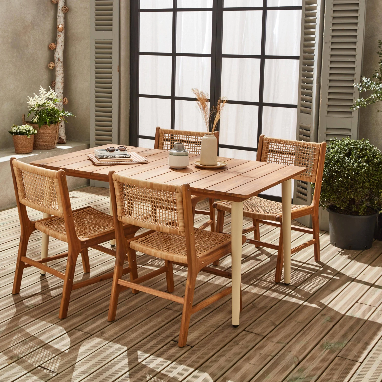 Table De Jardin Bois Et Métal + 4 Chaises En Cannage Et Bois Couleur : Ivoire 1 Table De Jardin Bois Et Métal + 4 Chaises En Cannage Et Bois Couleur : Ivoire