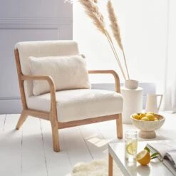 Mobilier de maison 20 Fauteuil Scandinave En Bois Et Tissu Bouclette