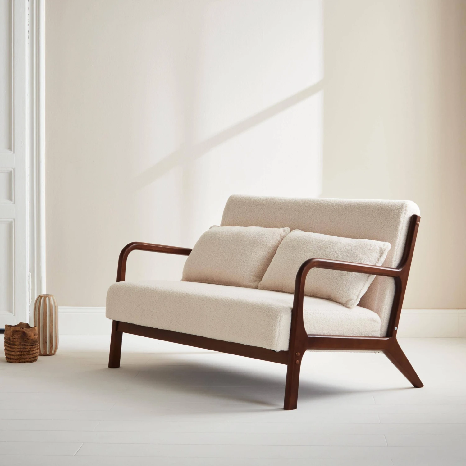 Banquette Scandinave 2 Places En Bois D'hévéa Noyer Clair Et Tissu Bouclette 2 Banquette Scandinave 2 Places En Bois D'hévéa Noyer Clair Et Tissu Bouclette – Image 2