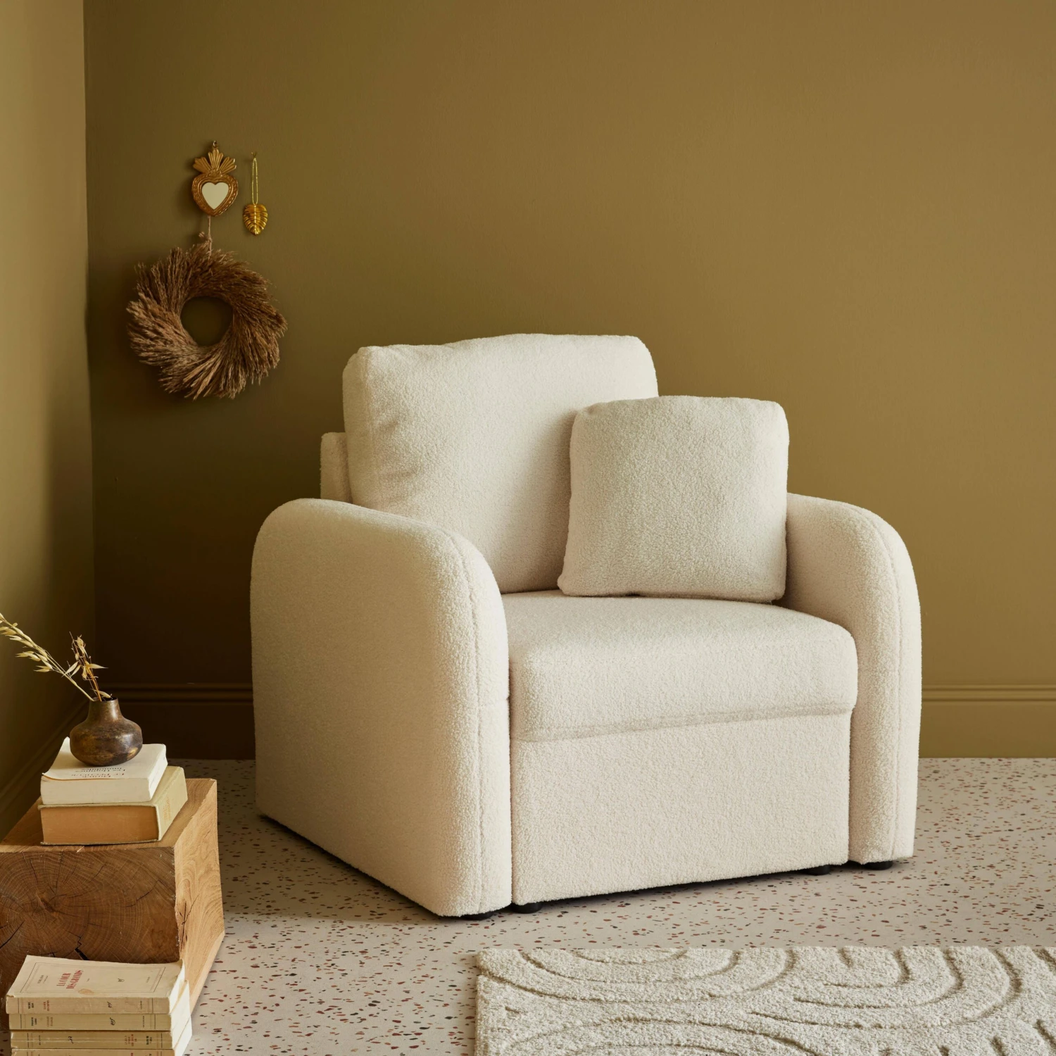 Fauteuil Tissu Bouclette Blanche, Lignes Arrondies 2 Fauteuil Tissu Bouclette Blanche, Lignes Arrondies – Image 2