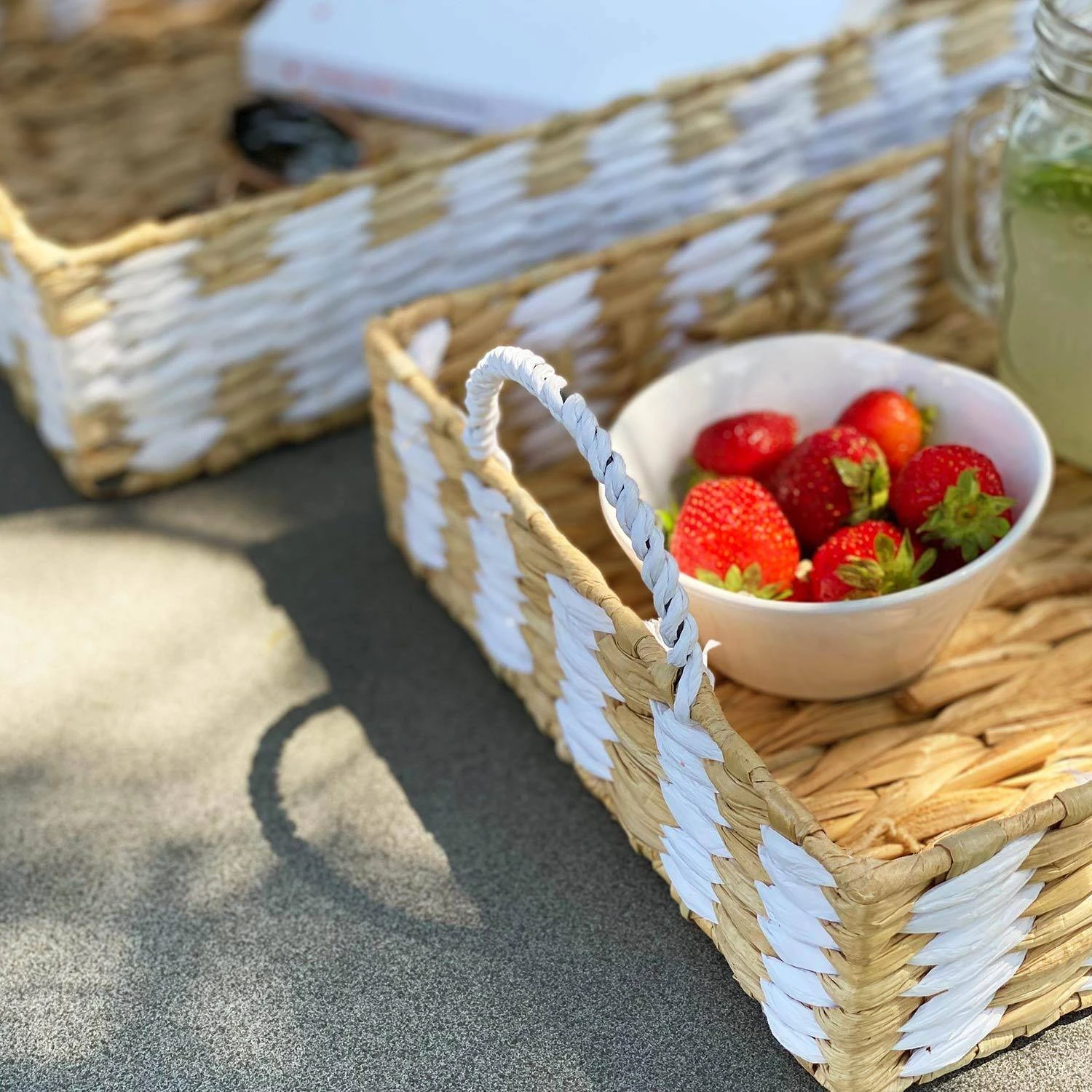 Plateau Avec Poignées Paille Tressée (lot De 2) 3 Plateau Avec Poignées Paille Tressée (lot De 2) – Image 3